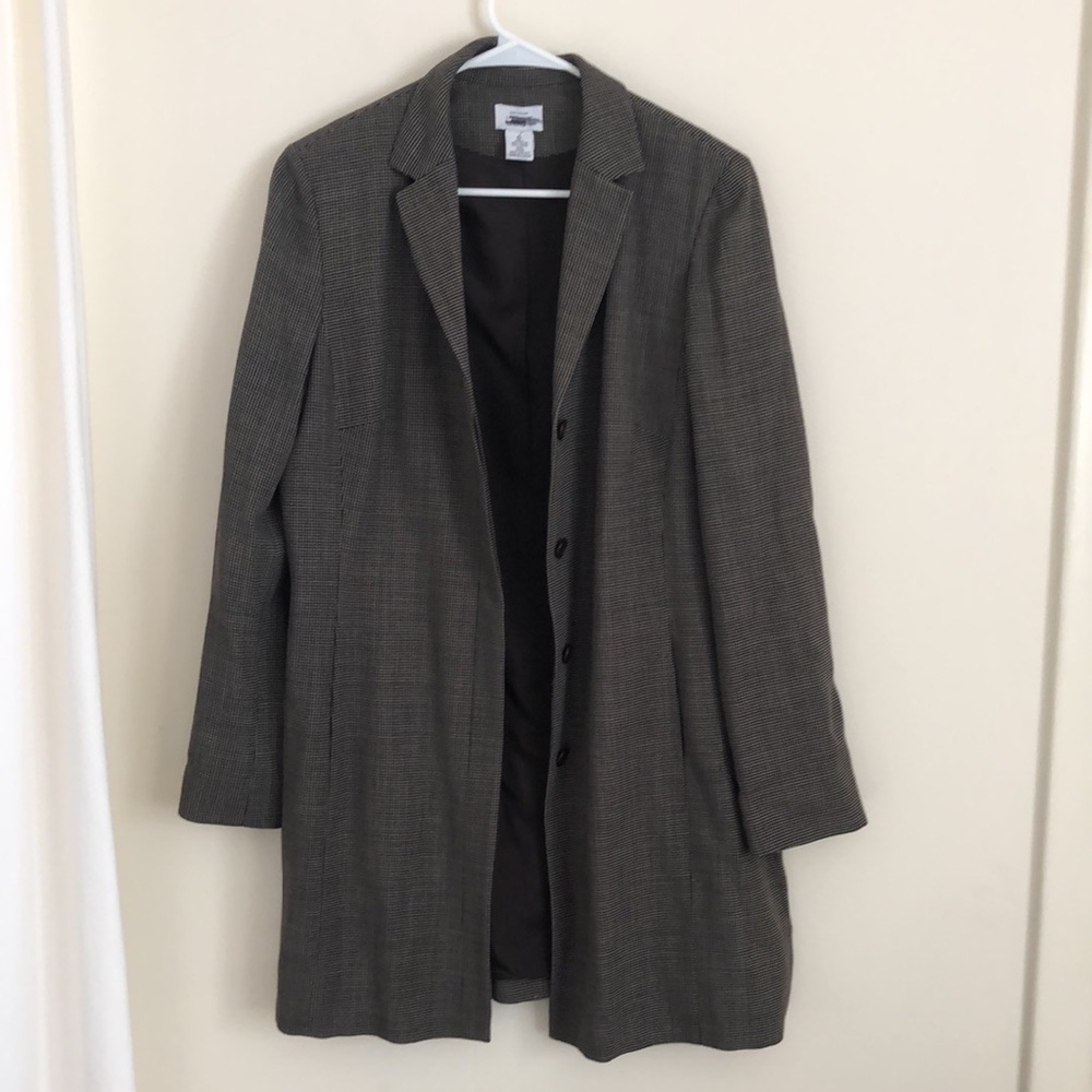 Shoulder Pads on this Deep brown Ann Taylor Blazer, Elegant ,Virgin Wool Blend